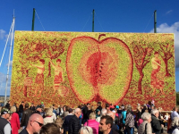 Med hjärtat i handen - årets tavla